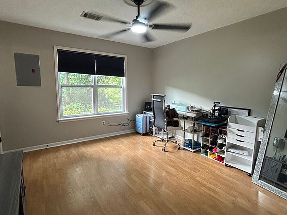4th image of 5657 Waterford Ct