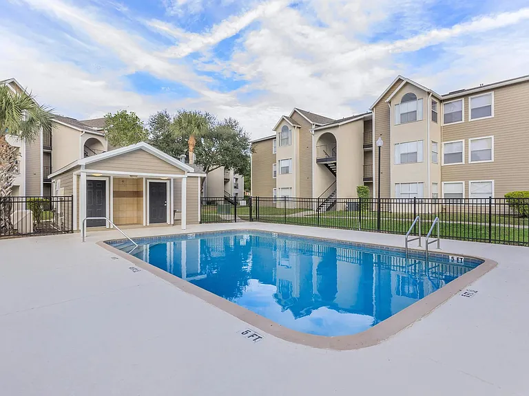 Walden Palms Apartments — Photo 13