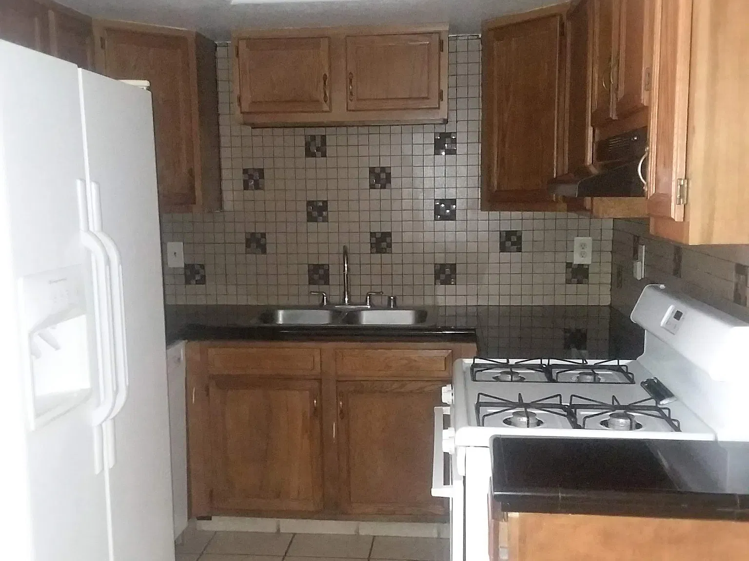 3111 Voss Dr — Photo 2