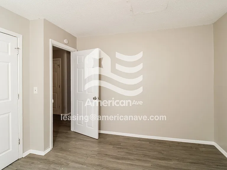 697632_012_bedroom_12854375.jpg
