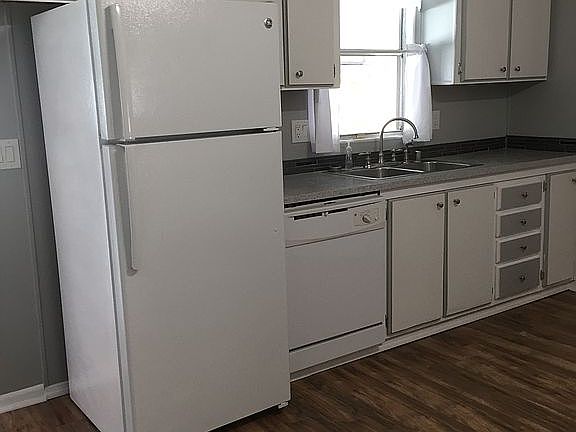 3rd image of 972 Marcy Dr