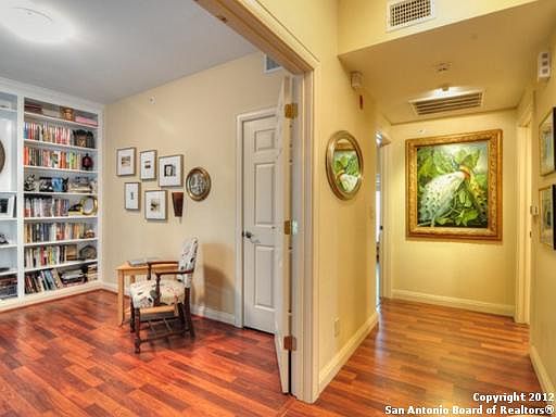 4th image of 221 LEXINGTON #103