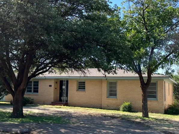 1105 E Cardwell St, Brownfield, TX 79316