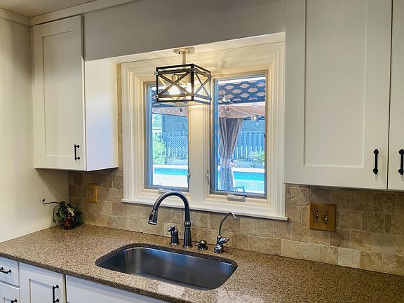 3rd image of 3878 Jill St NE