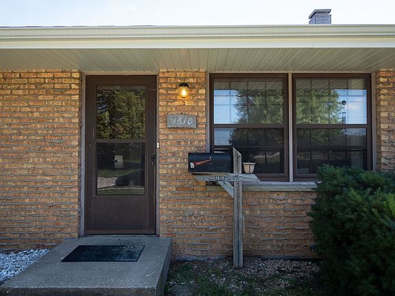 3rd image of 1610 Muldoon Dr