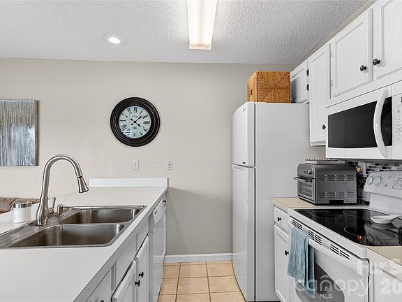 3rd image of 2121 Regatta Ln Unit 201