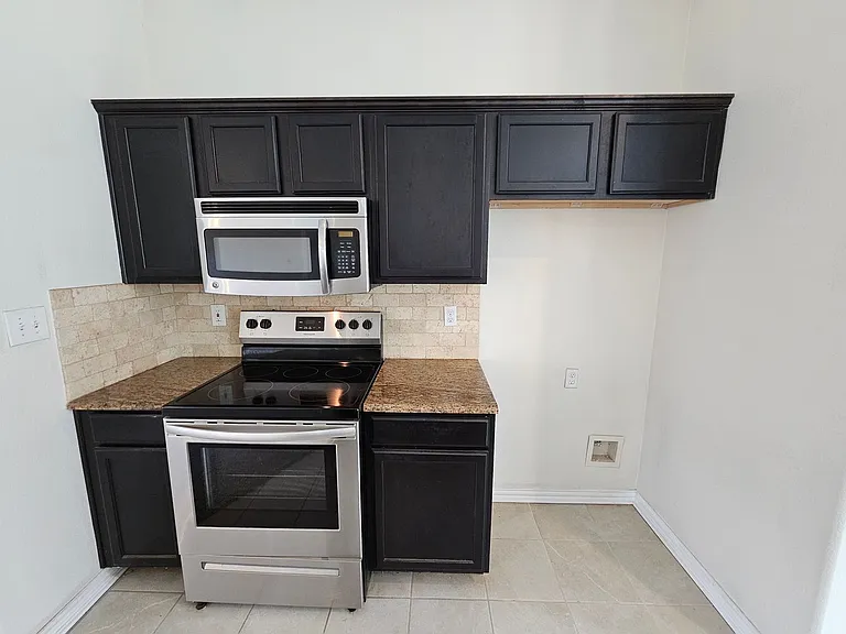 7721 Oak Garden Trl — Photo 9