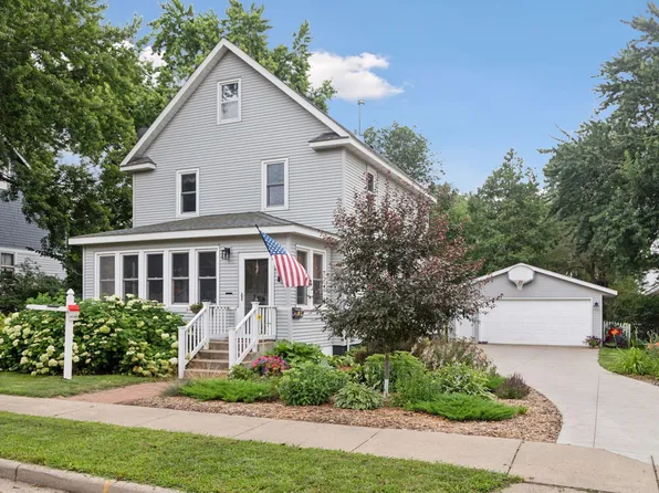 506 E 3rd St, New Richmond, WI 54017