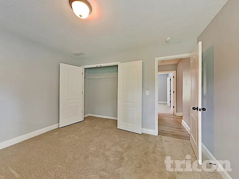 527 Embassy Walk — Photo 16