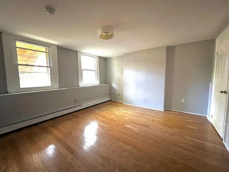 82 Lander St #BASEMENT — Photo 4