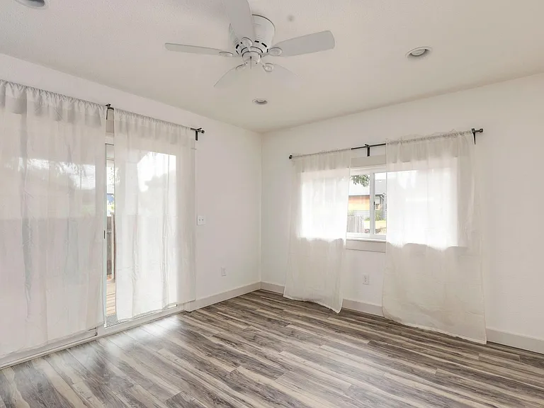 4017 NE Roselawn St — Photo 10