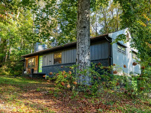 202 Maple Loop Rd, Knoxville, TN 37920