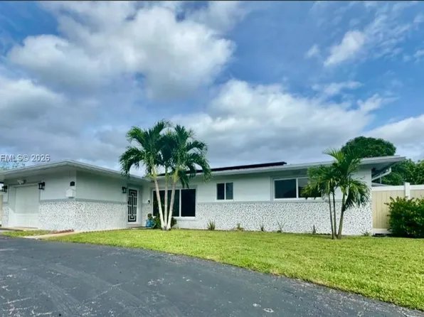 4861 NW 7th St, Plantation, FL 33317