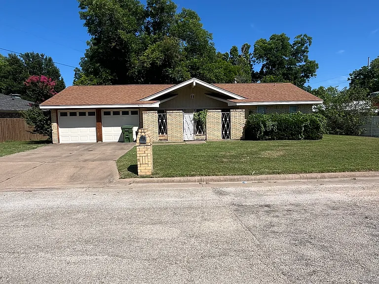705 Michael Ln — Photo 1