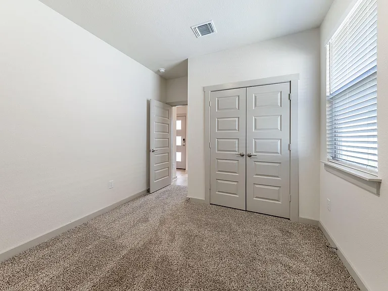 2416 Tucker Ln — Photo 18