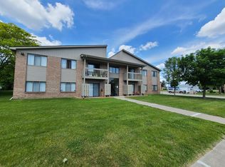 18440 E Forteen Mile Rd #1B, Fraser, MI 48026