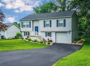 3033 Acorn Ln, Red Lion, PA 17356