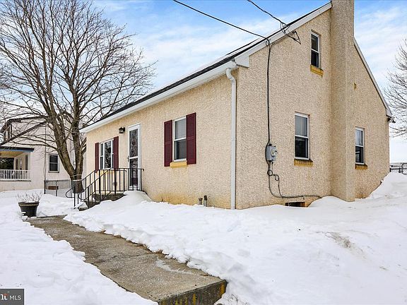 3rd image of 757 N Manor Rd