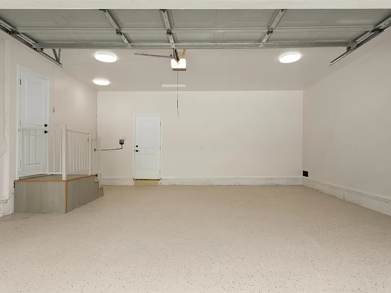 6120 Friendly Ct — Photo 29