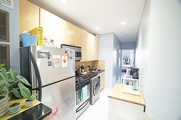 1st image of 200 W 9th St #4A