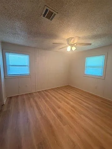4661 Stephen Girard Ave — Photo 13
