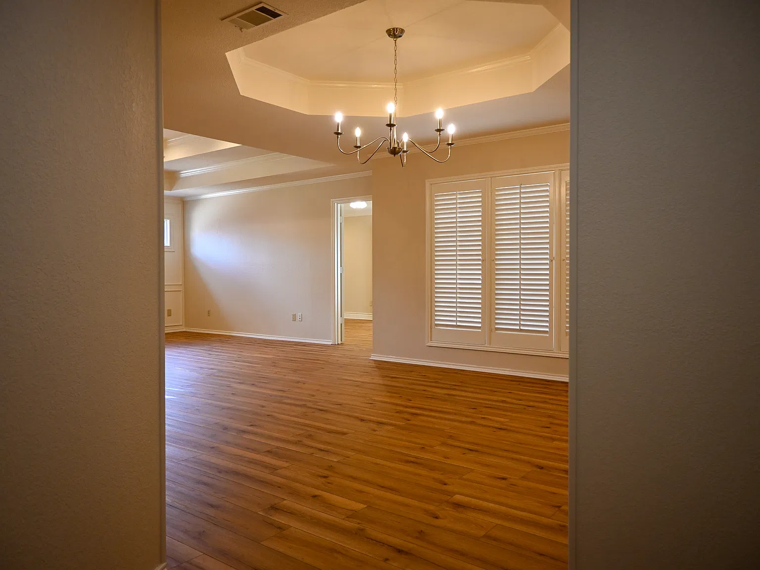 4 bed, 2.5 bath, 1924 sqft, $2,500 — Photo 3