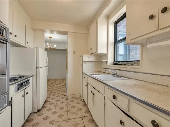 2475 East 11th Street image 6 of 16