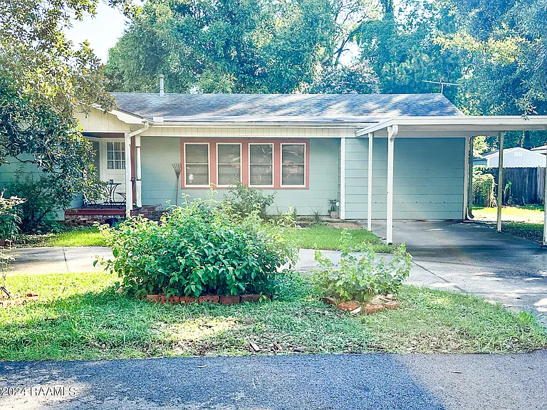 115 Fallbrook Ave — Photo 1