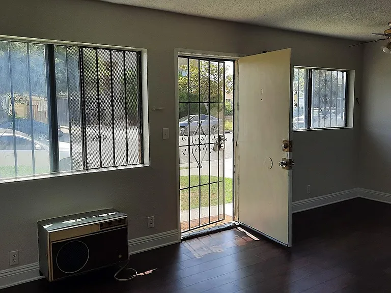 12523 Fonthill Ave #1 — Photo 3