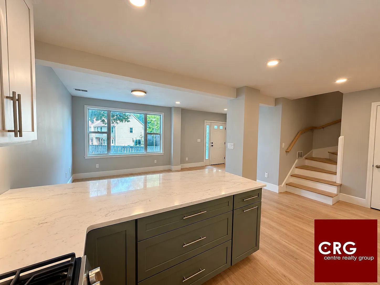 3 bed, 2.5 bath, $4,000 — Photo 2