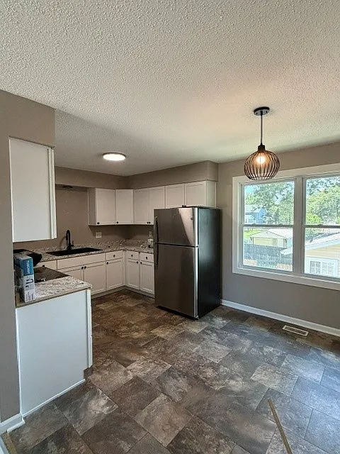 3 bed, 976 sqft, $1,650 — Photo 2