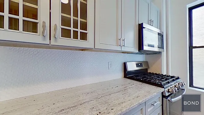 Rented by Bond New York | media 39