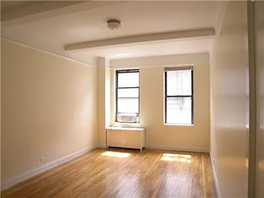 Rented by R New York | media 9
