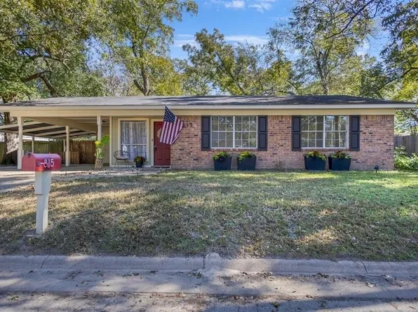 815 N Bledsoe St, Gilmer, TX 75644