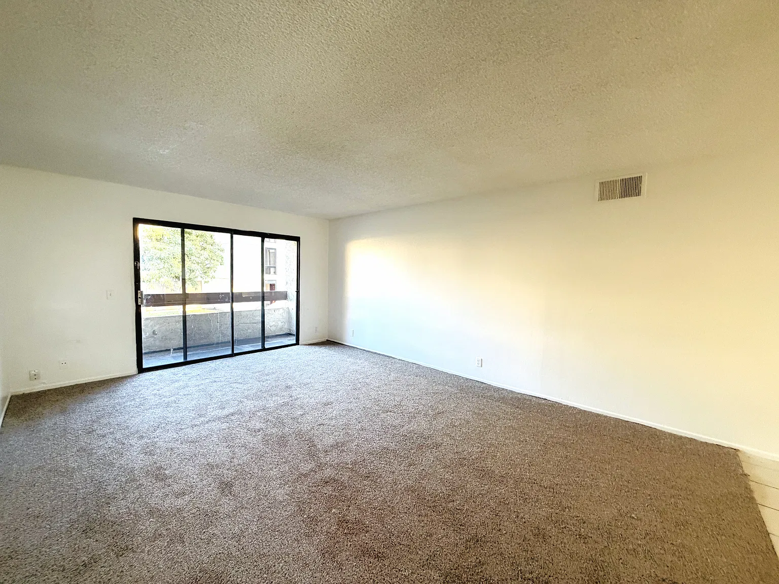 2 bed, 951 sqft, $2,789 — Photo 3