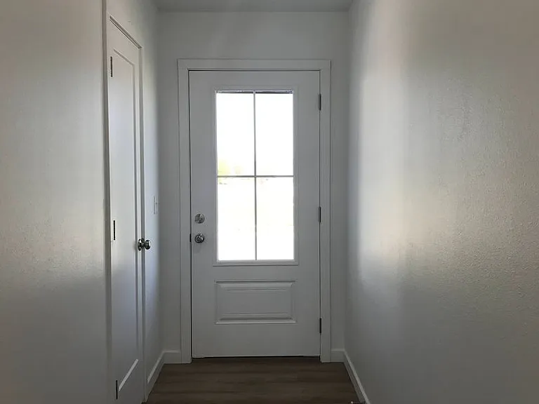 1062 W Holly St — Photo 14