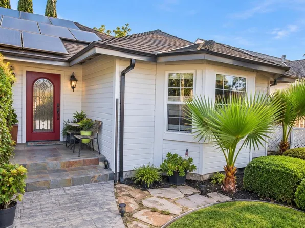 2045 Stanford Ct, Los Banos, CA 93635