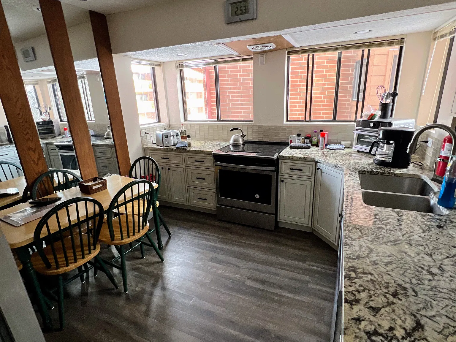 3 bed, 1618 sqft, $4,000 — Photo 2