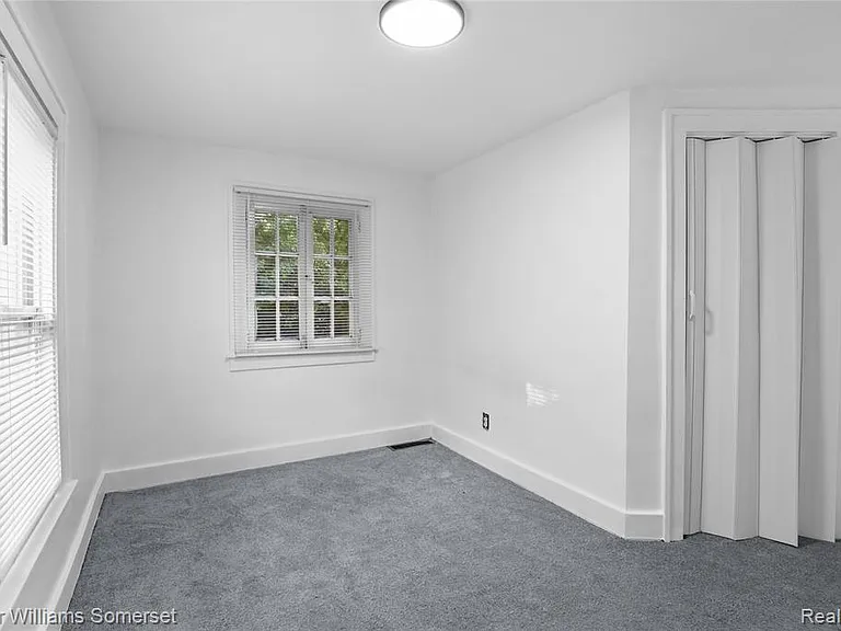 23525 Kress St — Photo 11
