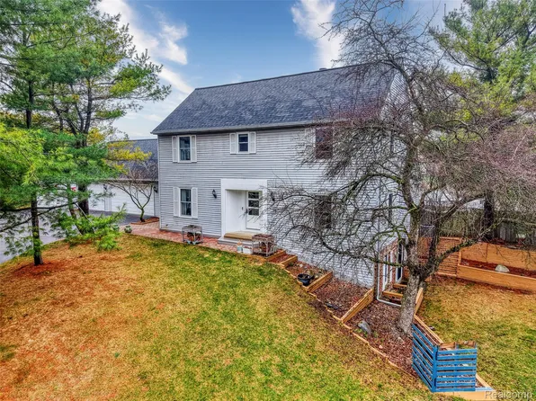 12921 Ann Lynn Dr, South Lyon, MI 48178