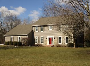 W293N6685 Cheryl Ln, Hartland, WI 53029