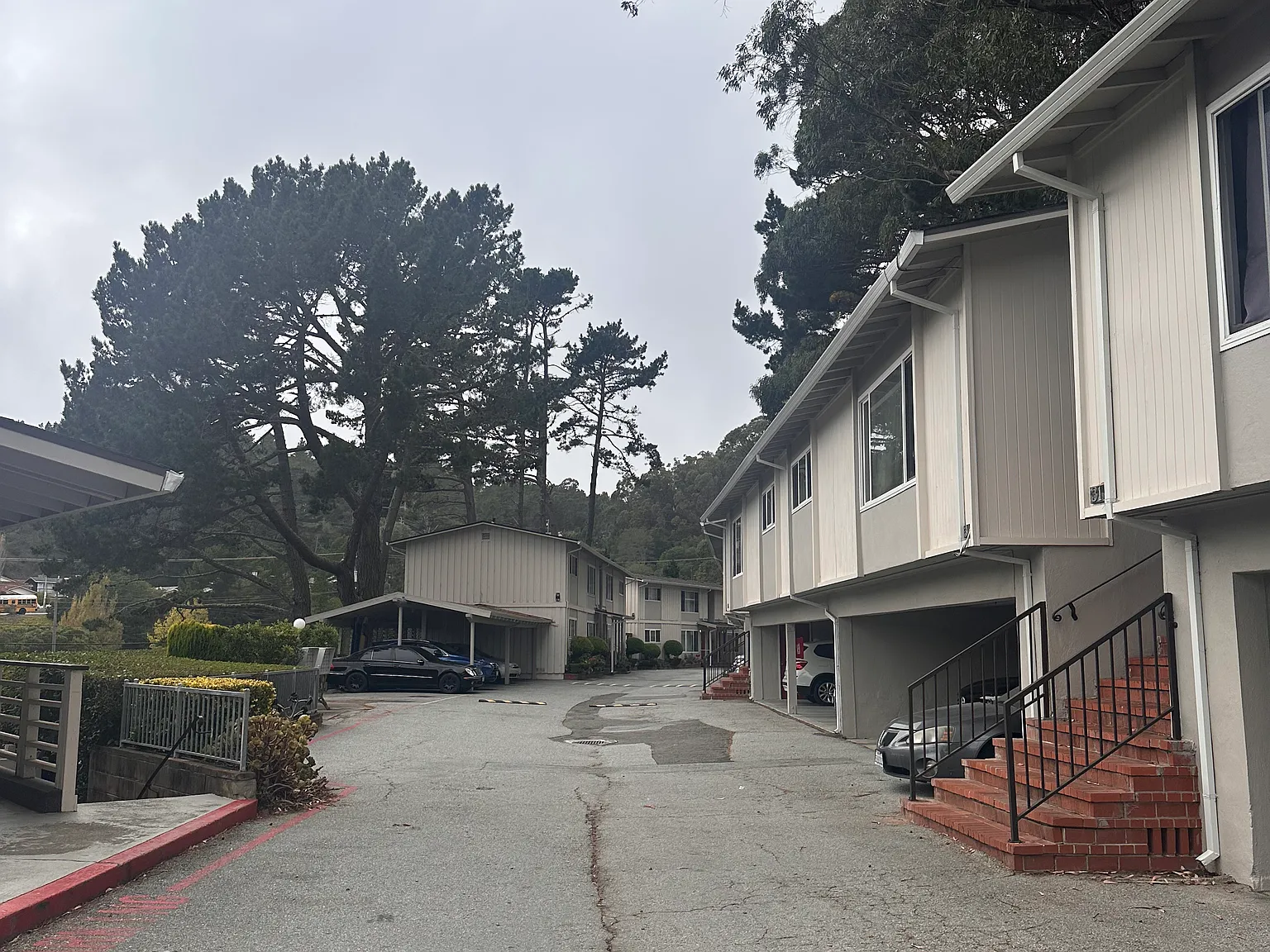 2850 Sneath Ln Apts — Photo 2