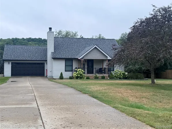 10240 Royce Way, Fenton, MI 48430