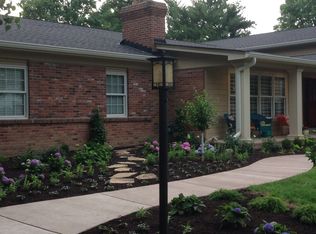 1855 Camberly Rd, Saint Louis, MO 63131