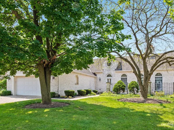 15 Penny Ln, Sugar Grove, IL 60554