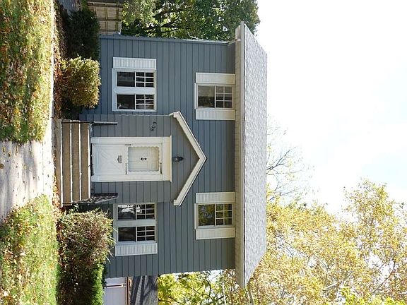 2nd image of 608 S Grinnell St