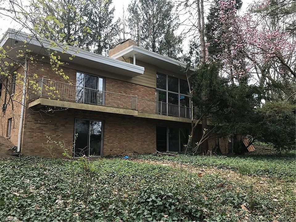 2nd image of 240 Hilen Rd
