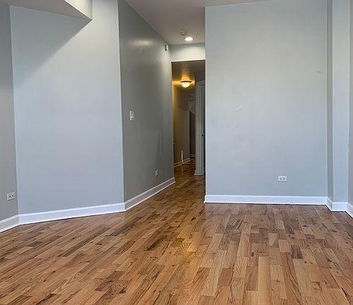 3rd image of 3235 N Hamlin Ave #2