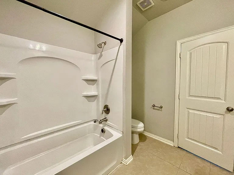 3115 N Hickory St — Photo 18