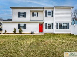 15 Avenue A, Helmetta, NJ 08828